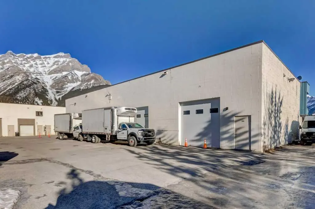 107,108 Jay Street Banff AB T1L 1J7