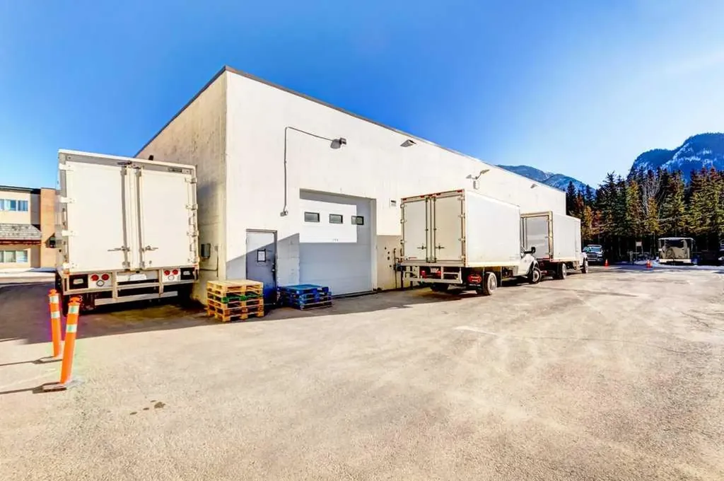 107,108 Jay Street Banff AB T1L 1J7