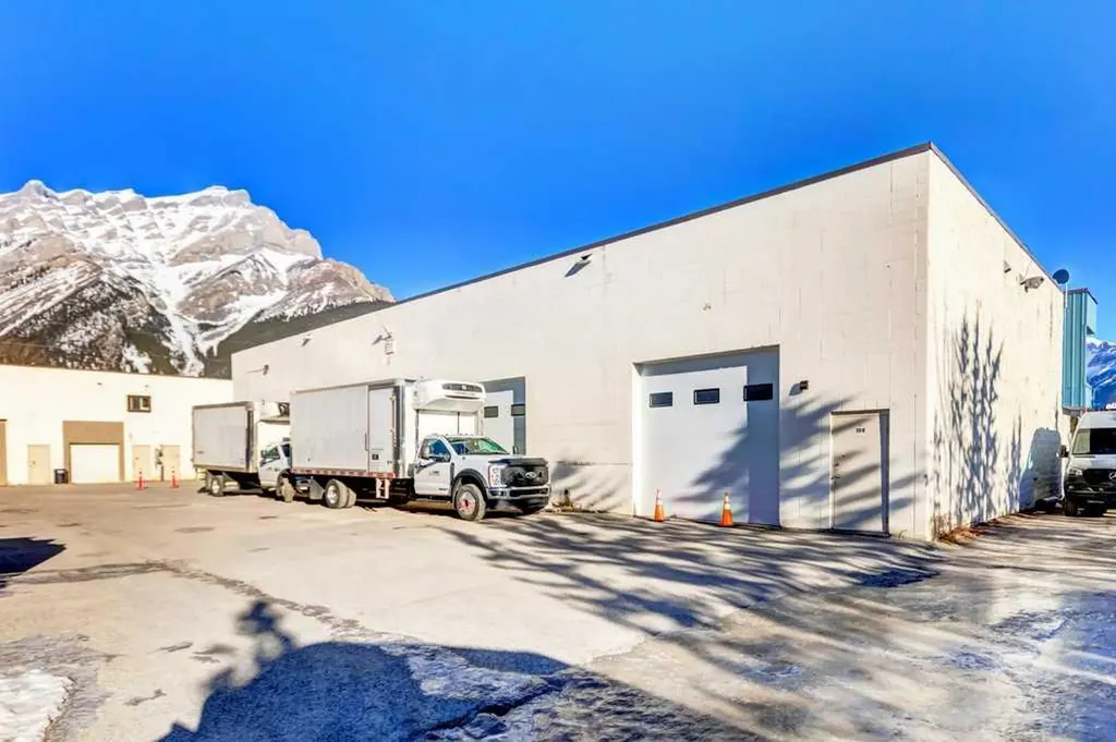 107,108 Jay Street Banff AB T1L 1J7
