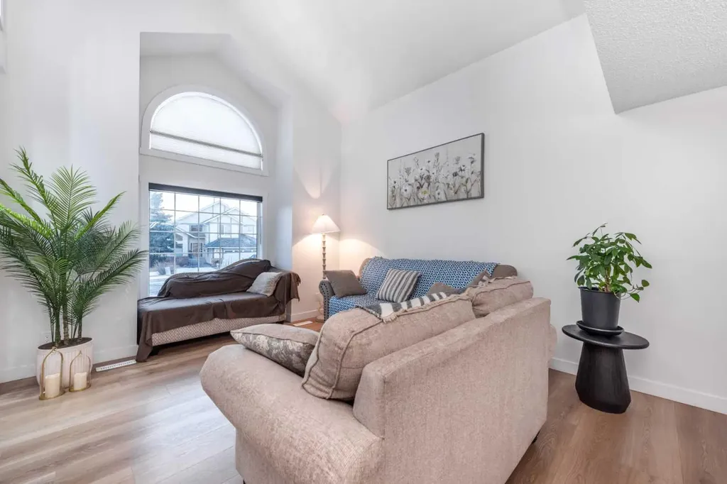 133 Woodbrook Road SW Calgary AB T2W6C6