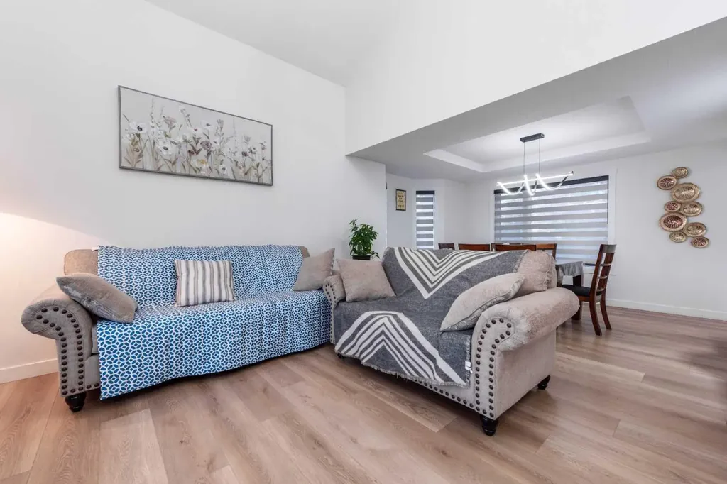133 Woodbrook Road SW Calgary AB T2W6C6