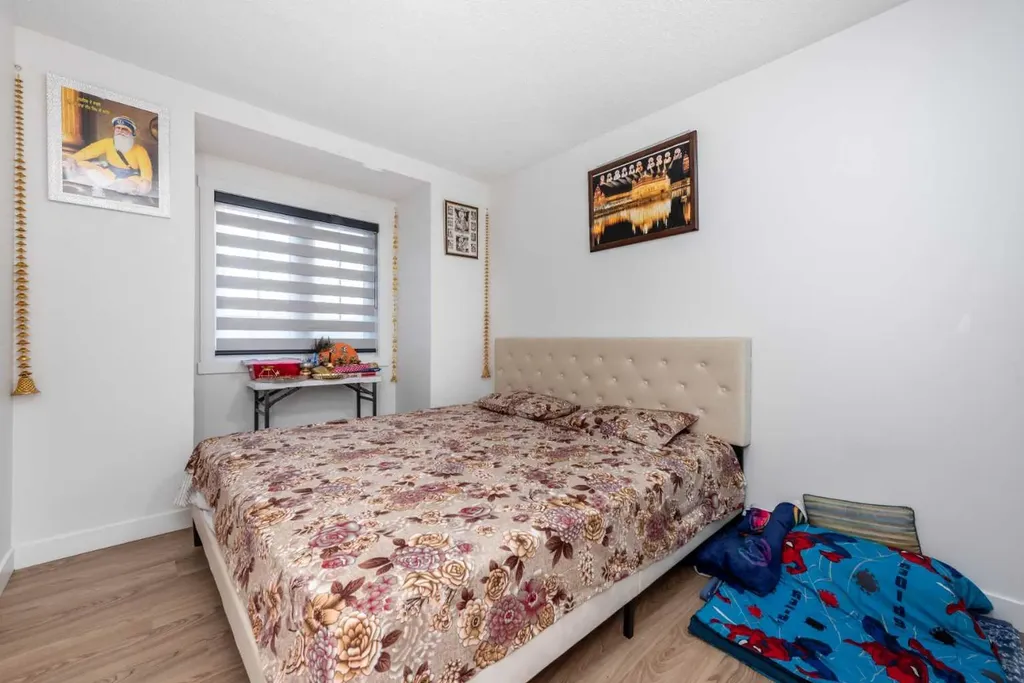 133 Woodbrook Road SW Calgary AB T2W6C6