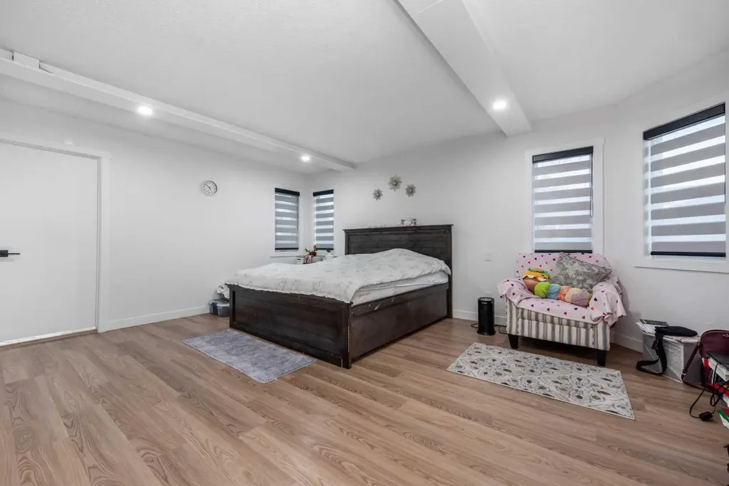 133 Woodbrook Road SW Calgary AB T2W6C6