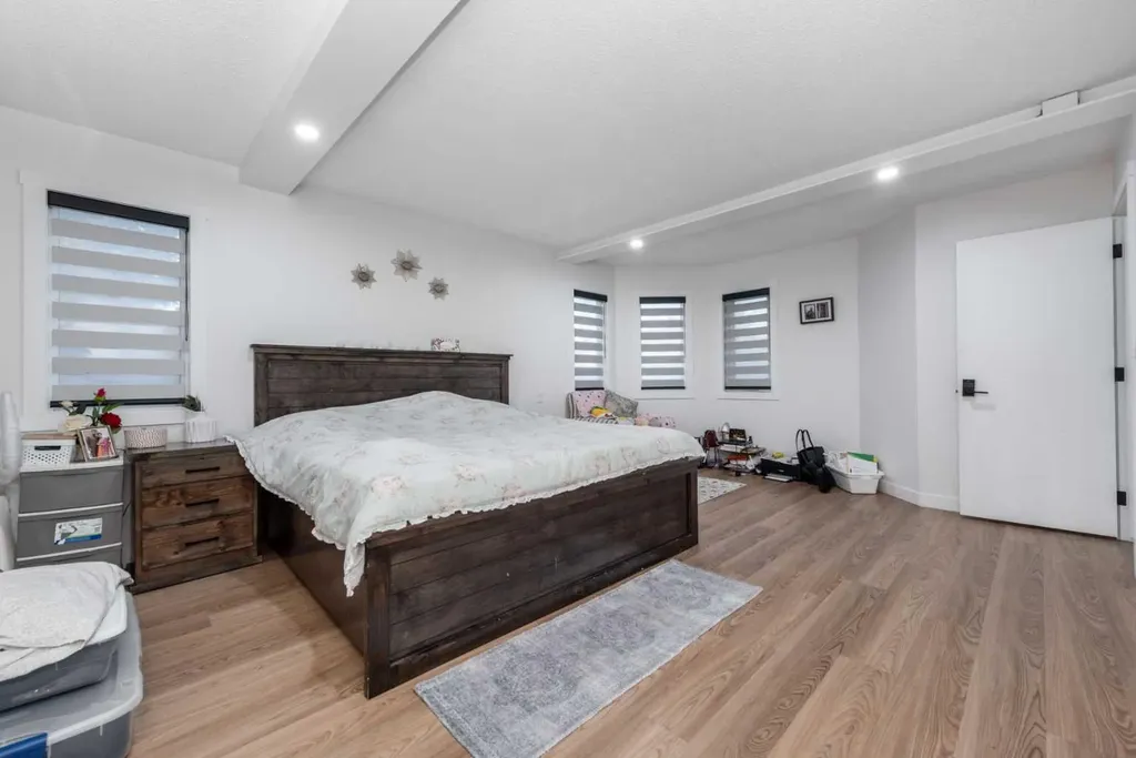 133 Woodbrook Road SW Calgary AB T2W6C6