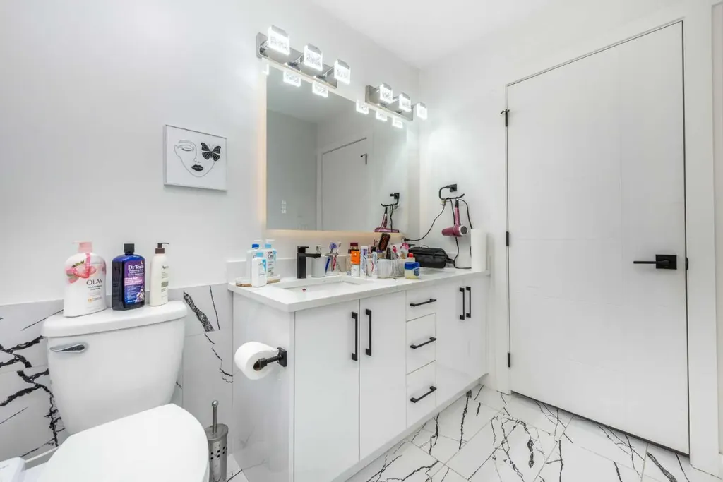 133 Woodbrook Road SW Calgary AB T2W6C6