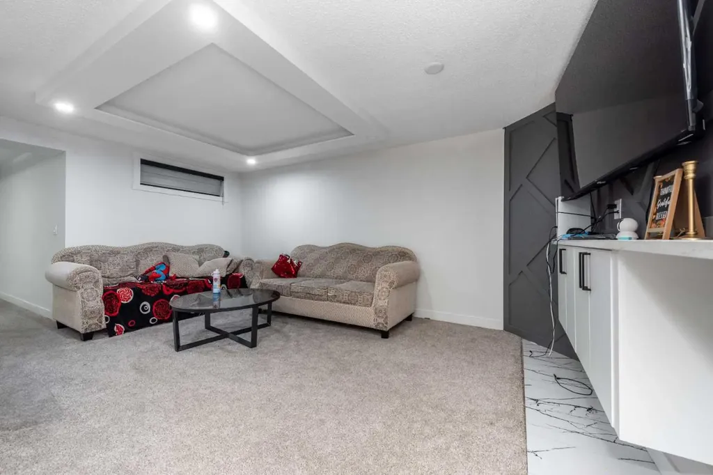 133 Woodbrook Road SW Calgary AB T2W6C6