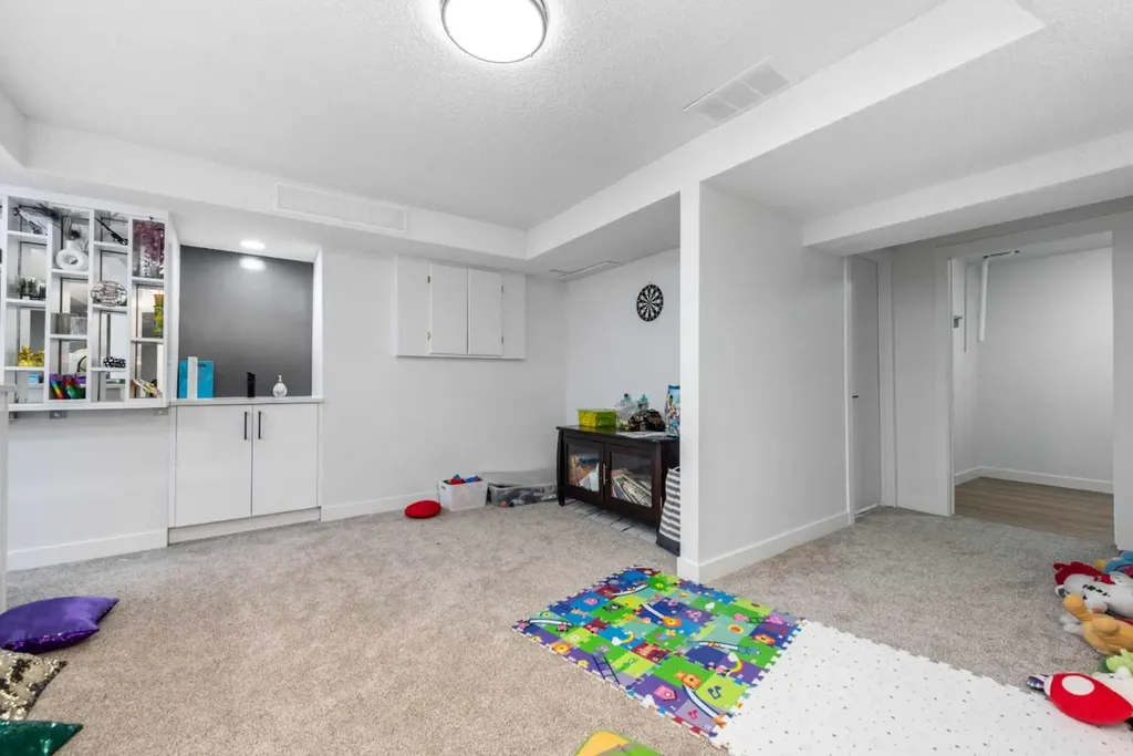 133 Woodbrook Road SW Calgary AB T2W6C6