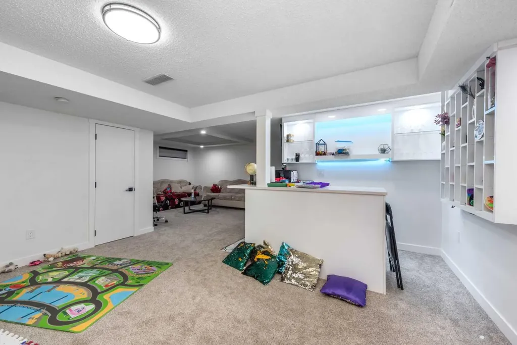 133 Woodbrook Road SW Calgary AB T2W6C6