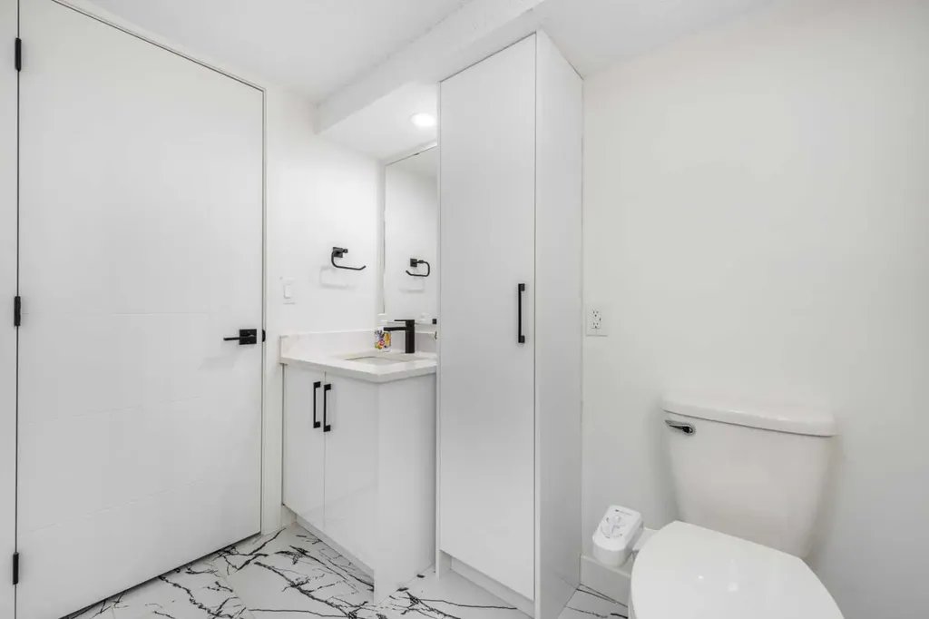 133 Woodbrook Road SW Calgary AB T2W6C6