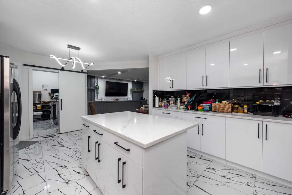 133 Woodbrook Road SW Calgary AB T2W6C6