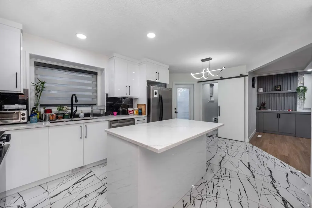 133 Woodbrook Road SW Calgary AB T2W6C6