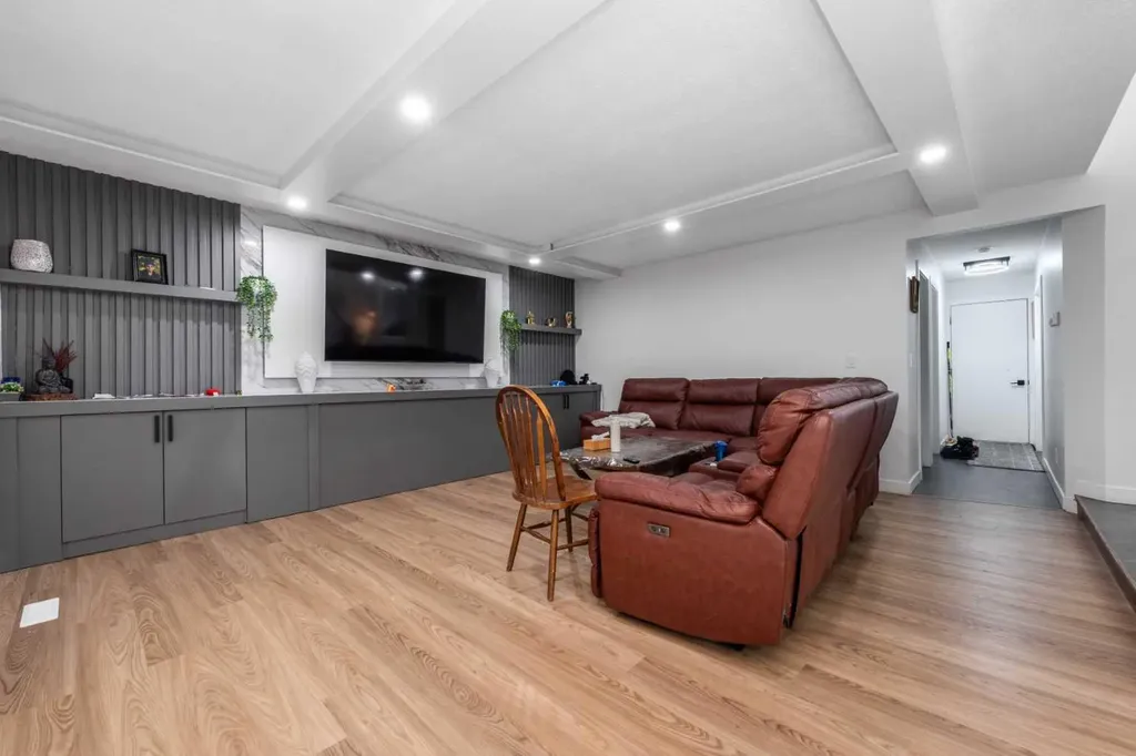 133 Woodbrook Road SW Calgary AB T2W6C6