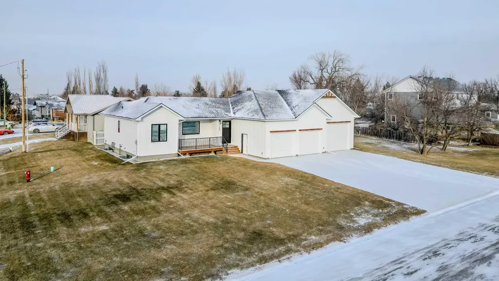 246 4a Street Stirling AB T0K 2E0
