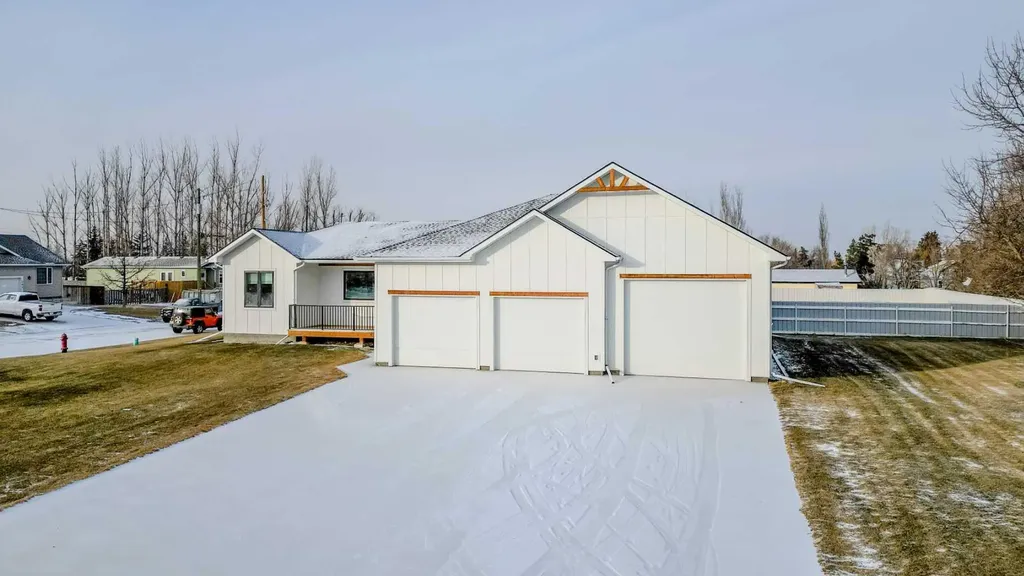 246 4a Street Stirling AB T0K 2E0