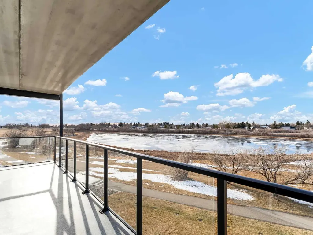 499 Meadow Lake Court E Brooks AB T1R0Y7