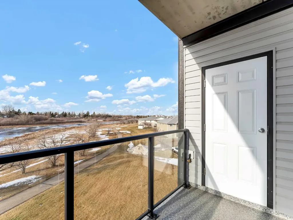 499 Meadow Lake Court E Brooks AB T1R0Y7