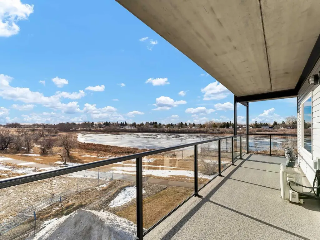 499 Meadow Lake Court E Brooks AB T1R0Y7