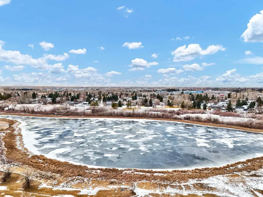 499 Meadow Lake Court E Brooks AB T1R0Y7