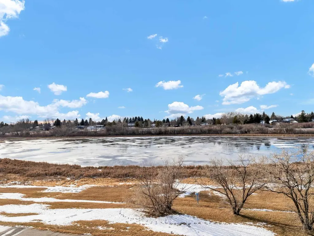 499 Meadow Lake Court E Brooks AB T1R0Y7