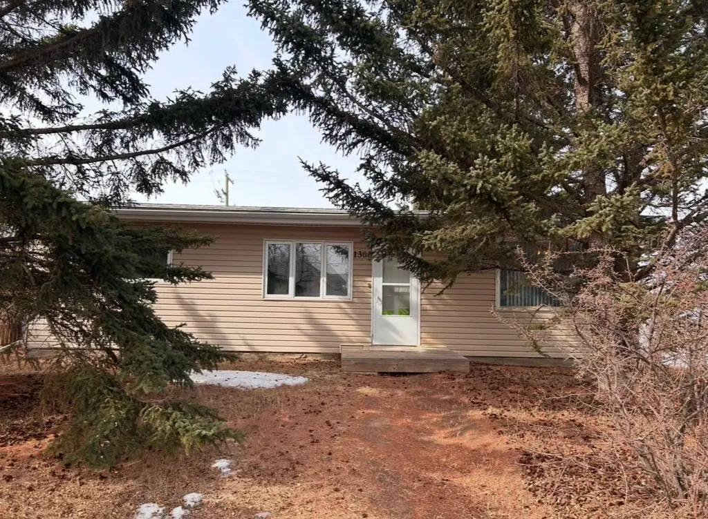 1306 15 Street Wainwright AB T9W 1E9