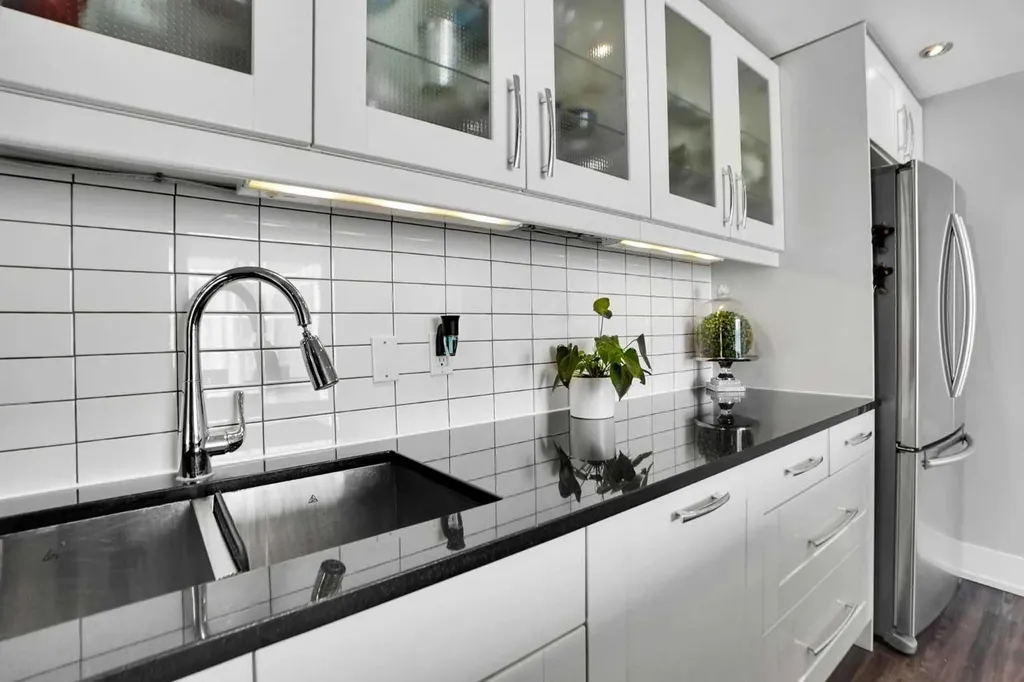 1111 15 Avenue SW Calgary AB t2r0s8