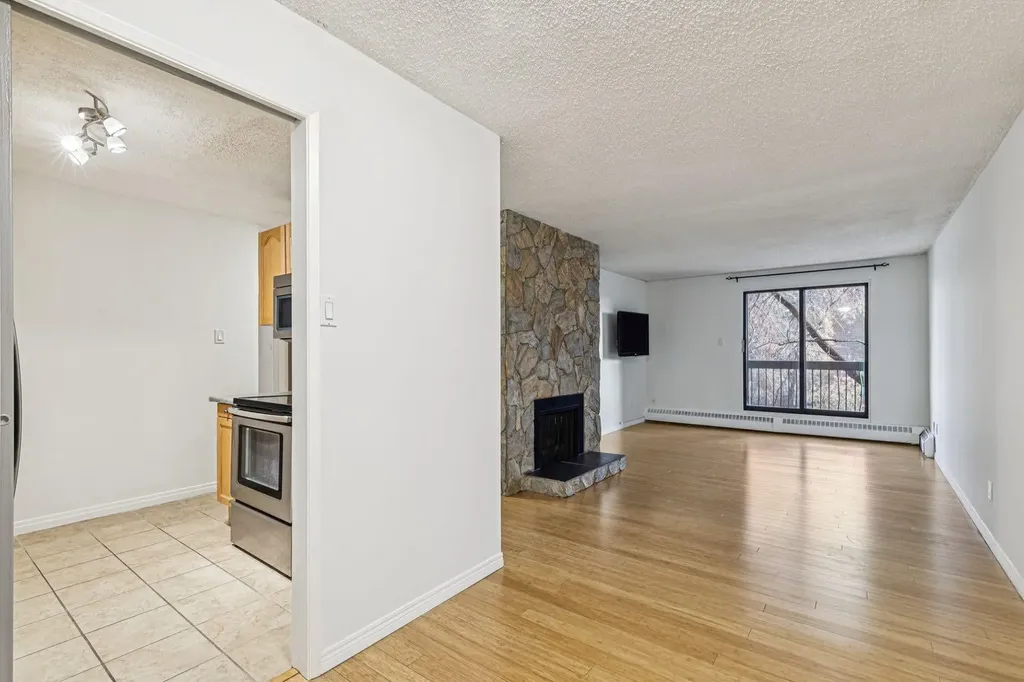 537 14 Avenue SW Calgary AB T2R 0M7