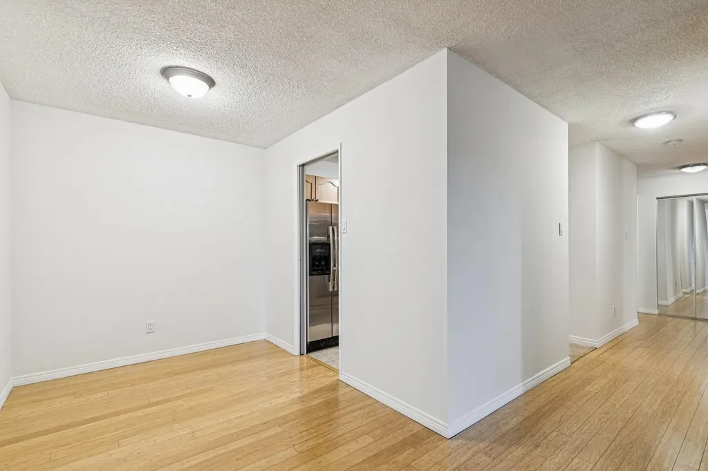 537 14 Avenue SW Calgary AB T2R 0M7
