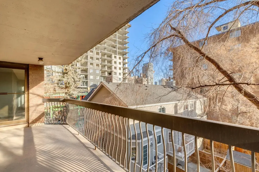537 14 Avenue SW Calgary AB T2R 0M7