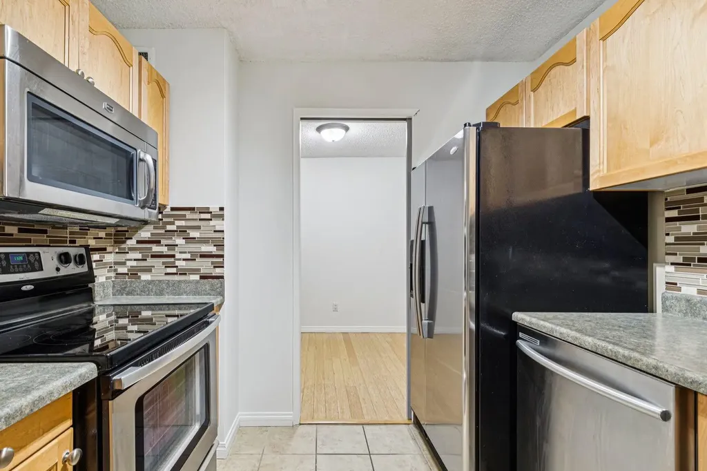 537 14 Avenue SW Calgary AB T2R 0M7