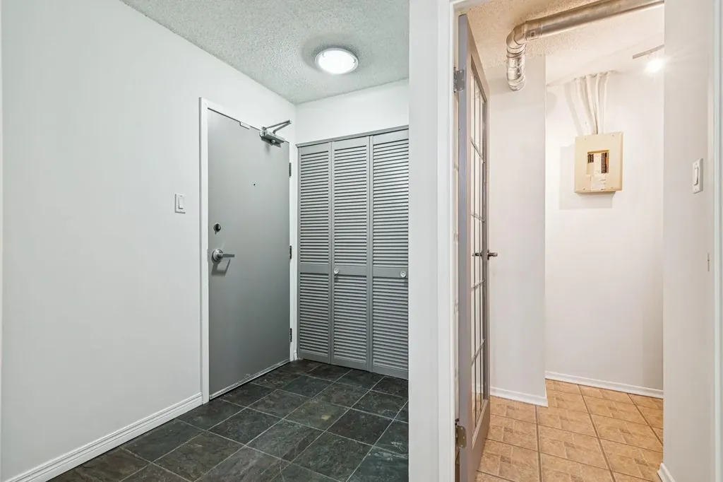 537 14 Avenue SW Calgary AB T2R 0M7