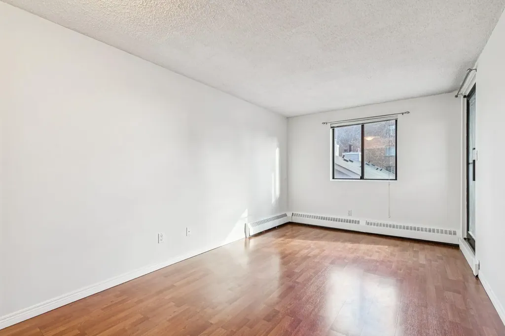 537 14 Avenue SW Calgary AB T2R 0M7