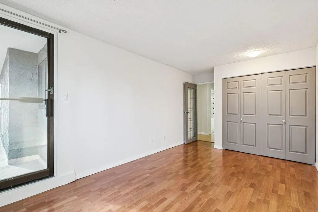 537 14 Avenue SW Calgary AB T2R 0M7
