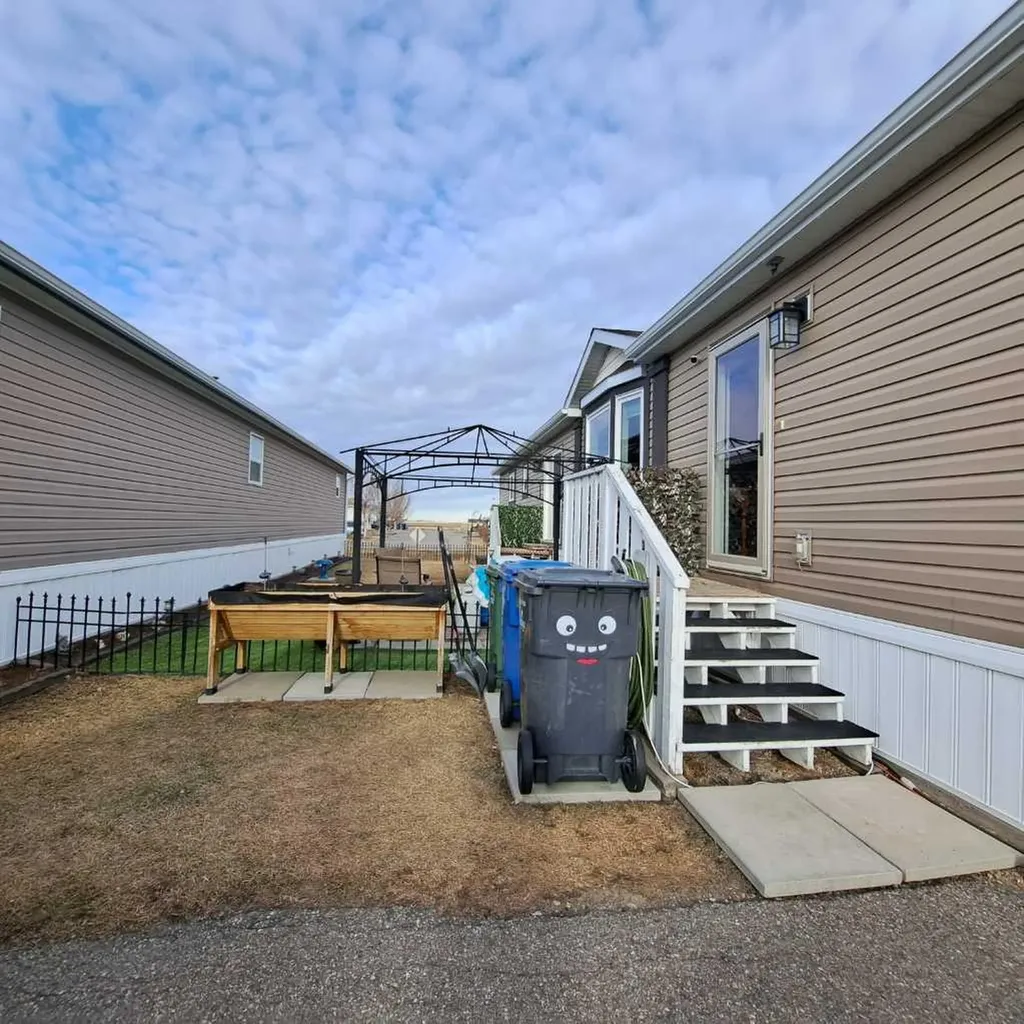 212 Engineer Avenue Coaldale AB T1M 0A9