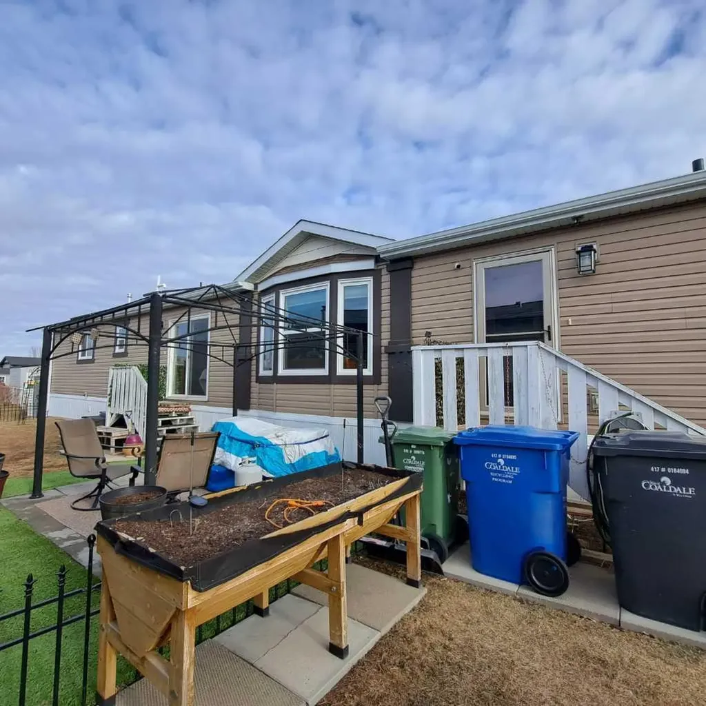 212 Engineer Avenue Coaldale AB T1M 0A9