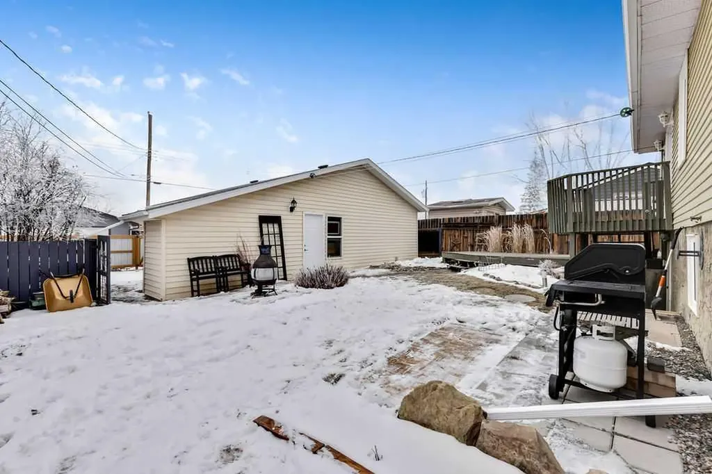 411 Mountain View Place Longview AB T0L 0H0
