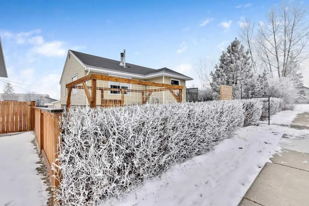 411 Mountain View Place Longview AB T0L 0H0