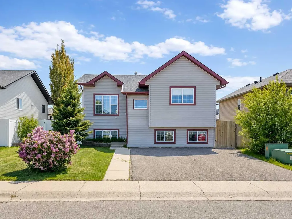 263 Upland Avenue Brooks AB T1R 1K1