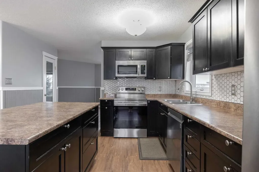 263 Upland Avenue Brooks AB T1R 1K1