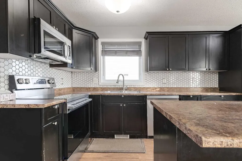 263 Upland Avenue Brooks AB T1R 1K1
