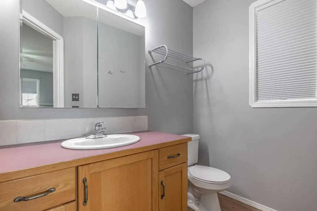 263 Upland Avenue Brooks AB T1R 1K1