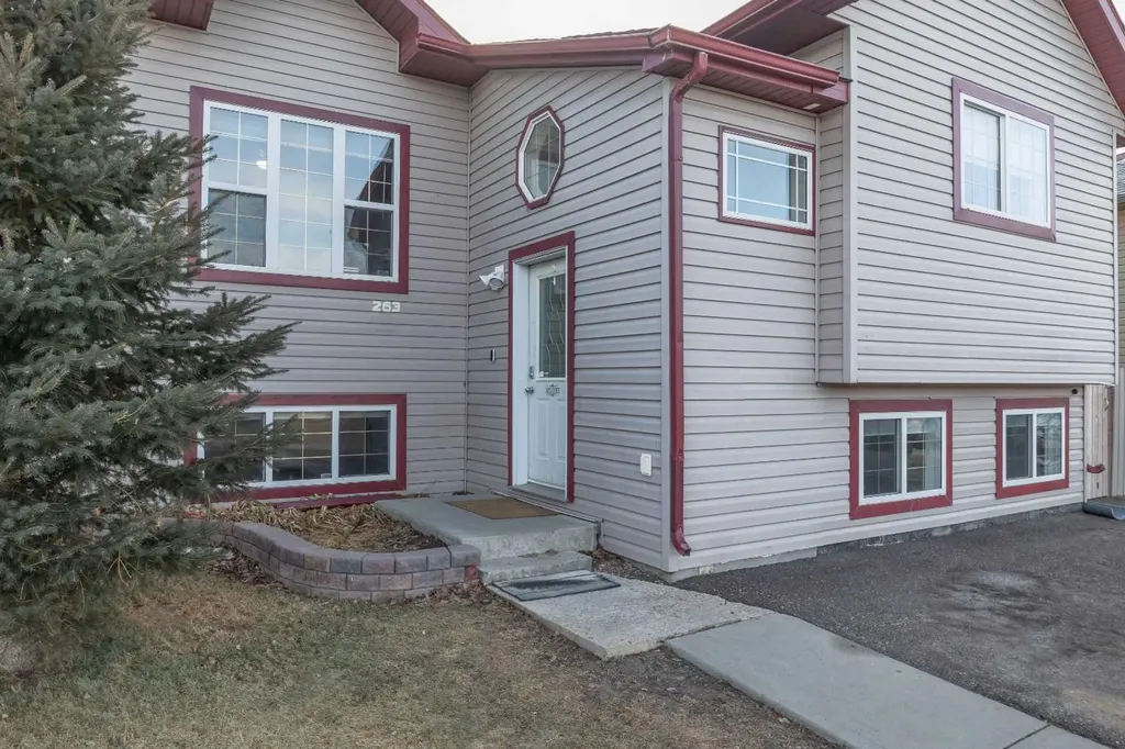 263 Upland Avenue Brooks AB T1R 1K1
