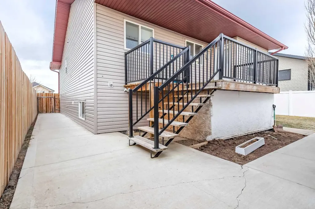 263 Upland Avenue Brooks AB T1R 1K1