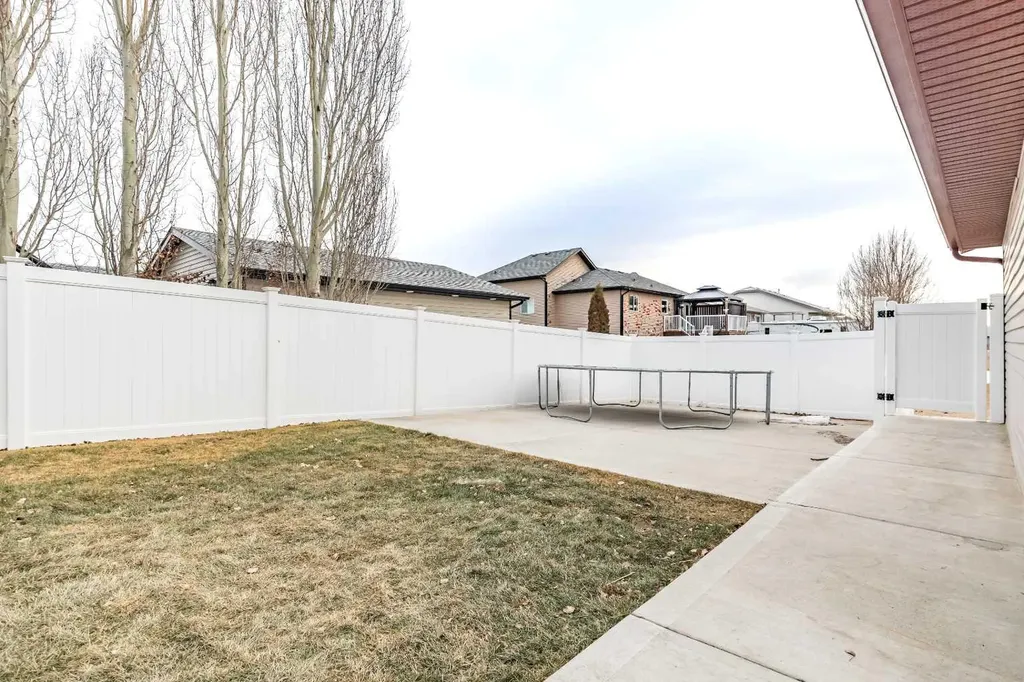 263 Upland Avenue Brooks AB T1R 1K1