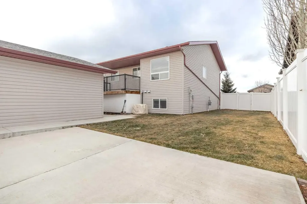 263 Upland Avenue Brooks AB T1R 1K1