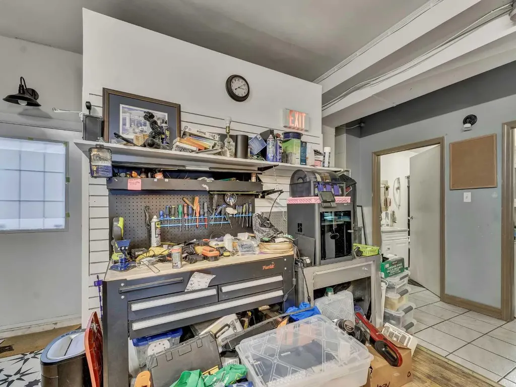 339 North Railway Street SE Medicine Hat AB T1A 2Z1