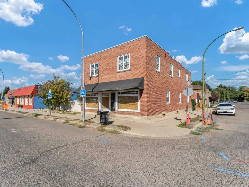 339 North Railway Street SE Medicine Hat AB T1A 2Z1
