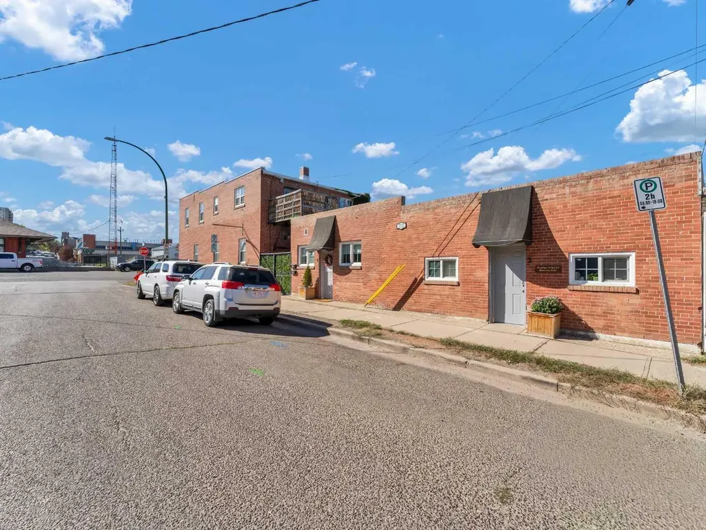 339 North Railway Street SE Medicine Hat AB T1A 2Z1