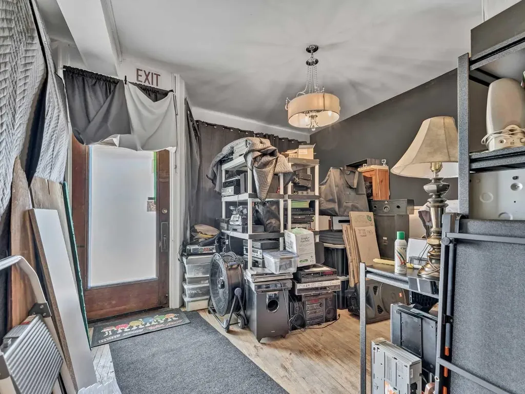 339 North Railway Street SE Medicine Hat AB T1A 2Z1