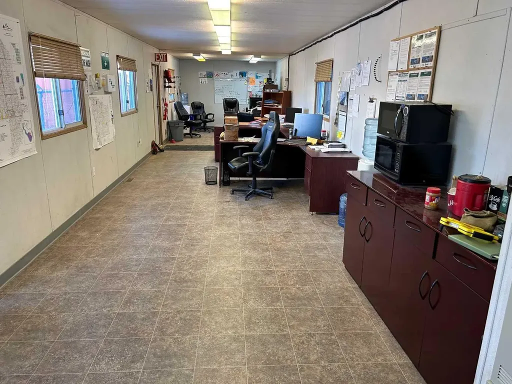 414 21 Street SE High River AB T1V 2A7