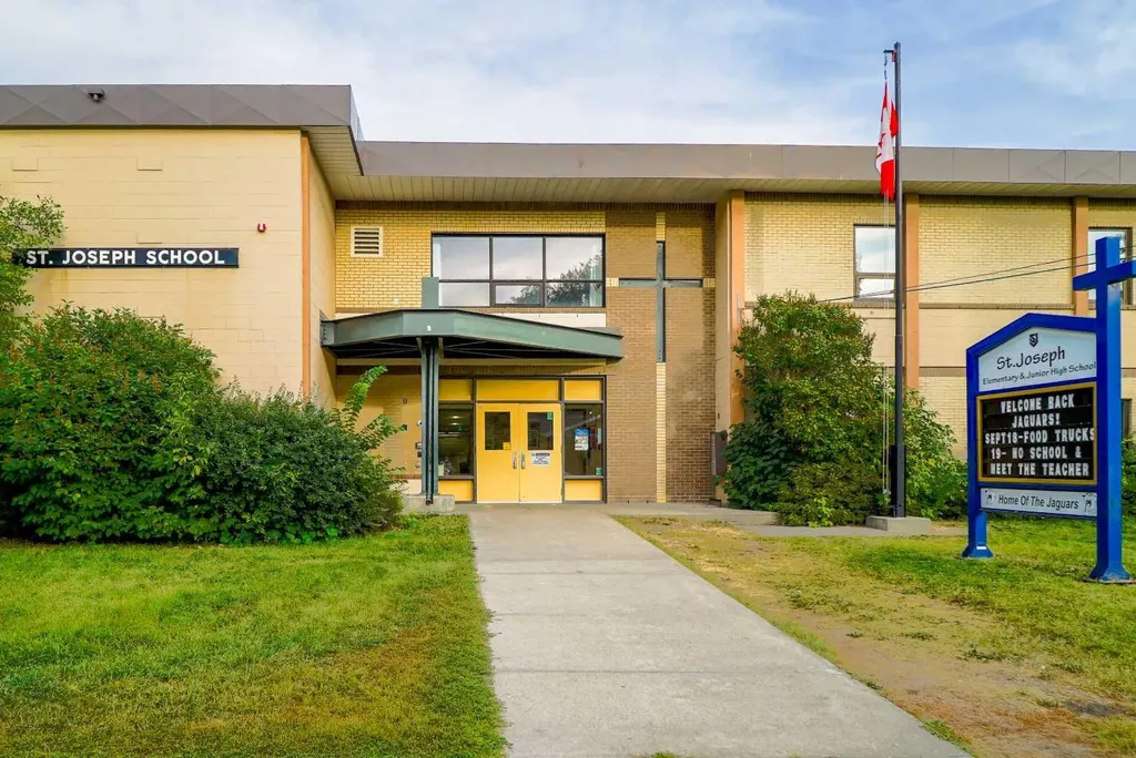 825 21 Avenue NW Calgary AB T2M 1K5